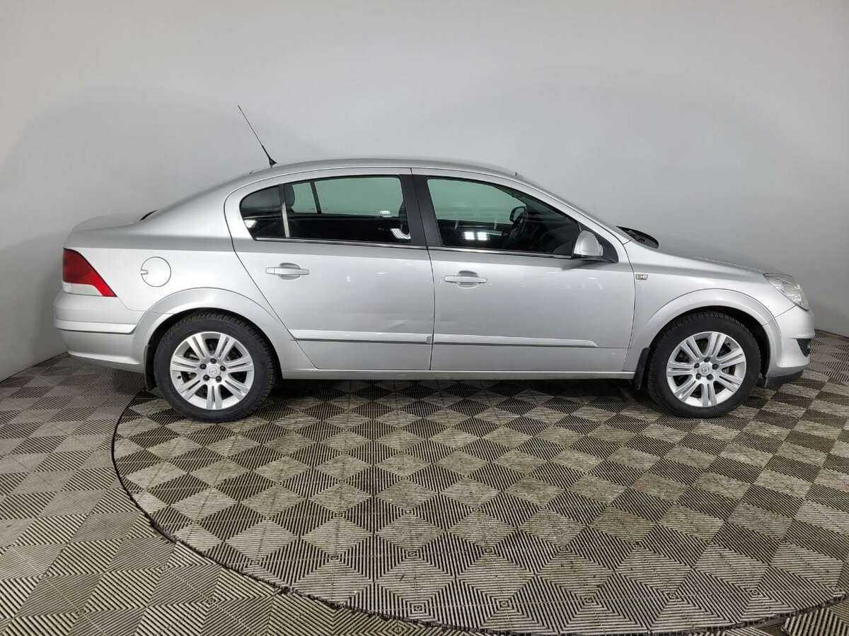 Купить Opel Astra, 2012, 117 000 км, фото №4