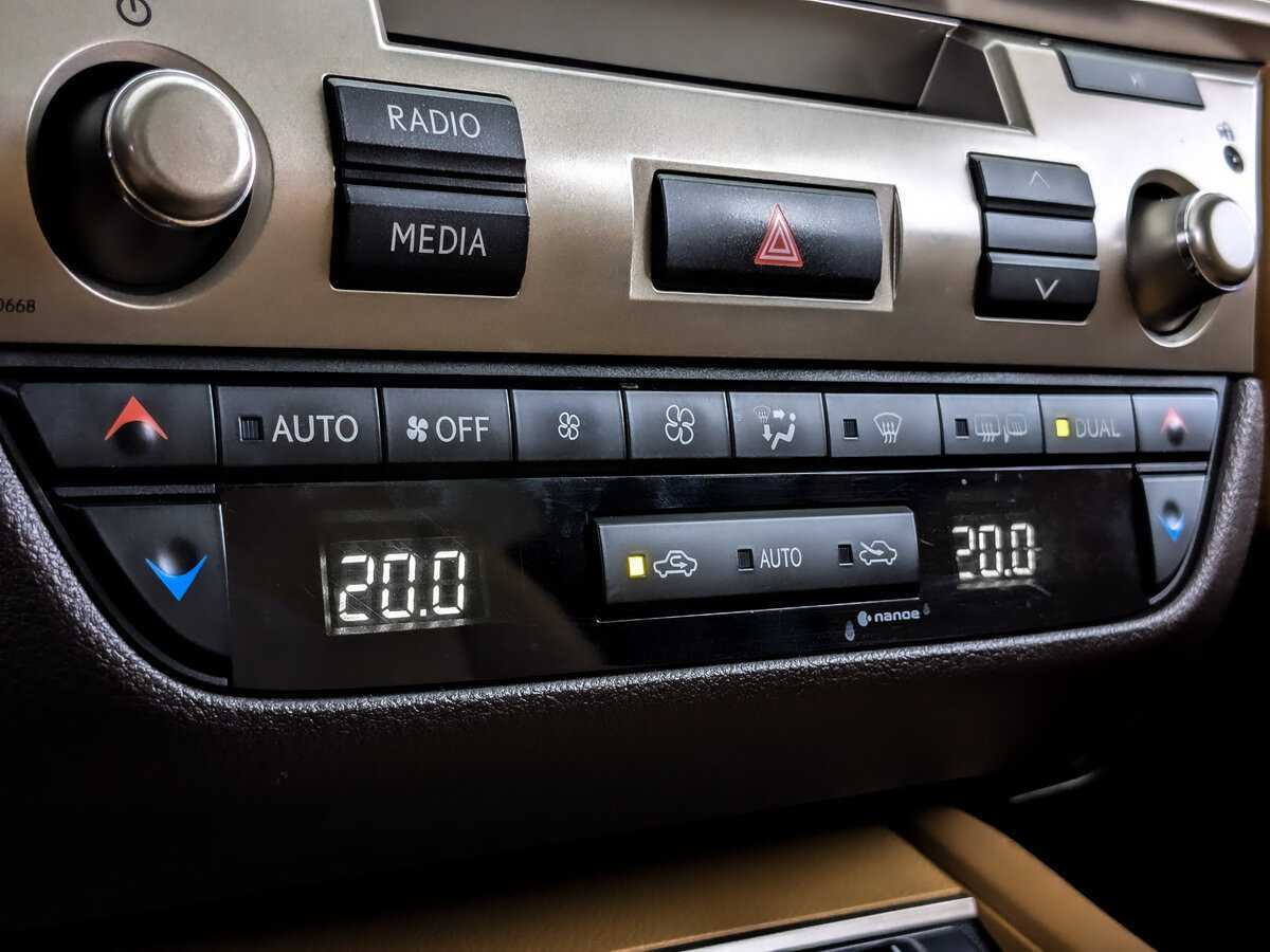 Купить Lexus ES 200, 2017, 95 991 км, фото №22