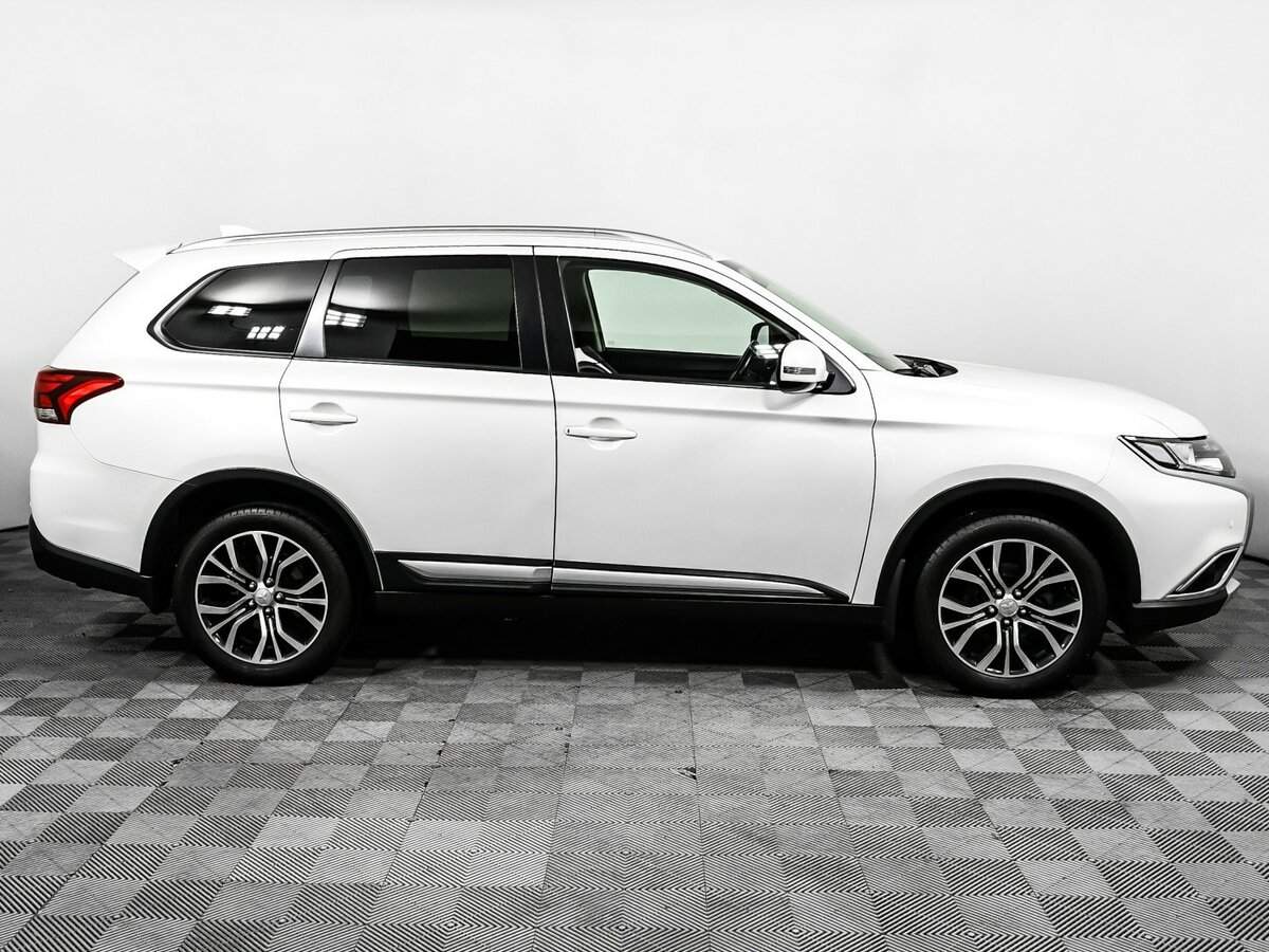 Купить Mitsubishi Outlander, 2017, 72 468 км, фото №4